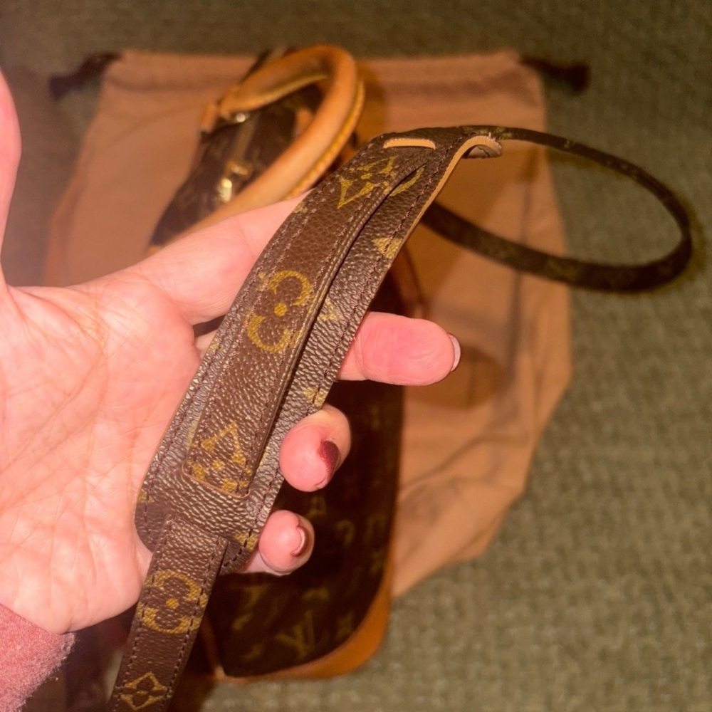 COA Louis Vuitton Monogram
ALMA PM
SATCHEL BAG & dust bag - Picture 5 of 17